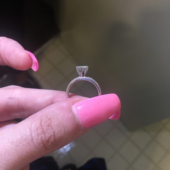 Engagement ring - Picture 3 of 5